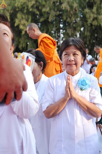 ภาพ No.289325:วันที่ 7 มกราคม พ.ศ. 2569 พิธีตักบาตรพระธรรมยาตรา ณ อนุสรณ์สถานลำดับที่ 1 สถานที่เกิดด้วยรูปกายเนื้อ อนุสรณ์สถานมหาวิหารพระมงคลเทพมุนี (โลตัสแลนด์) อ.สองพี่น้อง จ.สุพรรณบุรี ในโครงการธรรมยาตรา กตัญญูบูชา มหาปูชนียาจารย์ พระมงคลเทพมุนี(สด จนฺทสโร) พระผู้ป