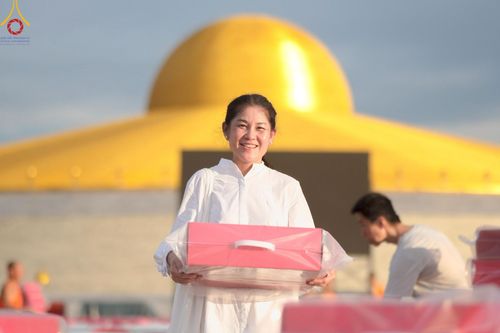 ภาพ No.219120:วันที่ 19-21 เมษายน พ.ศ. 2568 การเตรียมงานในลานธรรม , วิหารคด เพื่องานวันคุ้มครองโลก 22 เมษายน พ.ศ. 2568