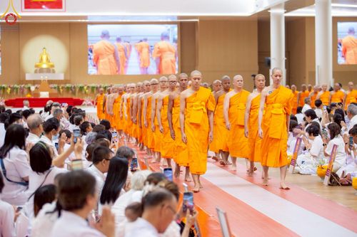 ภาพ No.217238:วันเสาร์ที่ 12 เมษายน พ.ศ. 2568 พิธีบรรพชา พิธีขอศีลและขอนิสสัย พิธีมอบบาตร ในโครงการอุปสมบทหมู่ บูชาธรรมหลวงพ่อธัมมชโย, โครงการธรรมทายาท ระดับอุดมศึกษา รุ่นที่ 52 ,  โครงการบวชพระนานาชาติ AEC & WAB CEO รุ่นที่ 4 ณ วัดพระธรรมกาย