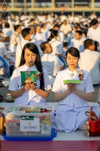 ภาพ No.187781:พิธีตักบาตรฉลองพระใหม่ ต้อนรับพุทธศักราช 2568 ณ ลานธรรมพระมหาธรรมกายเจดีย์ วัดพระธรรมกาย จ.ปทุมธานี วันที่ 1 มกราคม พ.ศ. 2568