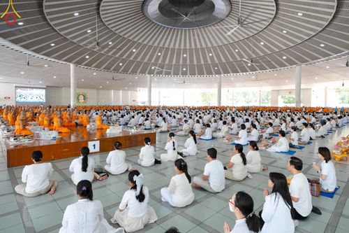 ภาพ No.143228:พิธีถวายภัตตาหารเพื่อเป็นกำลังแห่งการเข้าถึงธรรม ของพระภิกษุสามเณร วัดพระธรรมกาย วันเสาร์ที่ 6 กรกฏาคม พ.ศ. 2567 ณ หอฉันคุณยายอาจารย์ วัดพระธรรมกาย จ.ปทุมธานี