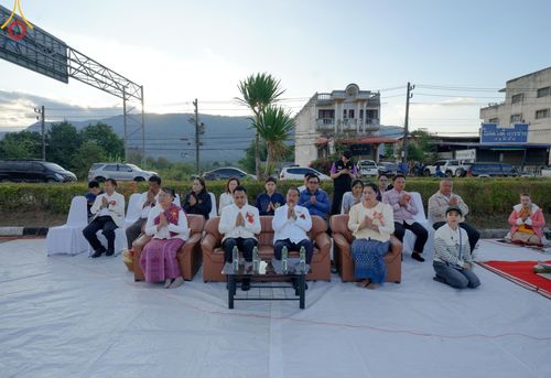 ภาพ No.187195:พิธีตักบาตรพระ ๕๐๐ รูป "สร้างบุญใหญ่ ส่งท้ายปีเก่า ต้อนรับปีใหม่ ๒๕๖๘" วันเสาร์ที่ ๒๘ ธันวาคม พ.ศ. ๒๕๖๗ ณ ถนนหน้าที่ว่าการอำเภอภูเรือ จังหวัดเลย