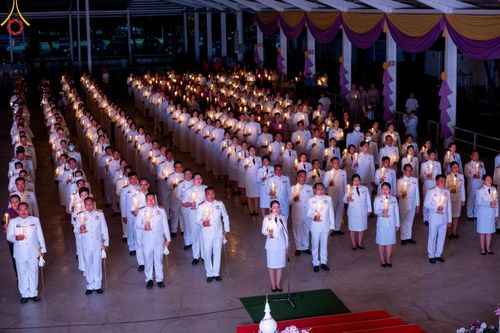 ภาพ No.139007:กิจกรรมเฉลิมพระเกียรติ สมเด็จพระนางเจ้าฯ พระบรมราชินี เนื่องในโอกาสวันเฉลิมพระชนมพรรษา พิธีเจริญพระพุทธมนต์ , ทำบุญตักบาตรพระสงฆ์ ถวายพระราชกุศล , พิธีถวายเครื่องราชสักการะ , และพิธีจุดเทียนถวายพระพรชัยมงคล วันที่ 3 มิถุนายน พ.ศ. 2567 ณ อาคารโถงช้าง วัดพ