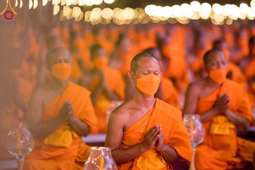 ภาพ No.107163:พิธีจุดประทีปถวายเป็นพุทธบูชา และบูชาธรรมมหาปูชนียาจารย์ ในโครงการธรรมยาตรากตัญญูบูชา มหาปูชนียาจารย์ พระมงคลเทพมุนี(สด จนฺทสโร) พระผู้ปราบมาร  อนุสรณ์สถาน 7 แห่ง ปีที่ 12  วันที่ 6 มกราคม พ.ศ. 2567 ณ อนุสรณ์สถานมหาวิหารพระมงคลเทพมุนี อ.สองพี่น้อง จ.สุพร