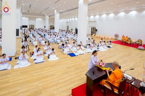 ภาพ No.224260:วันที่ 3-5 พฤษภาคม พ.ศ. 2568  กิจวัตร-กิจกรรมโครงการปฏิบัติธรรมอบรมศีลธรรม “บวชอุบาสิกาแก้ว” ถวายเป็นพระราชกุศล แด่พระบาทสมเด็จพระเจ้าอยู่หัว เนื่องในโอกาสมหามงคล “วันฉัตรมงคล” ณ วัดพระธรรมกาย อ.คลองหลวง จ.ปทุมธานี