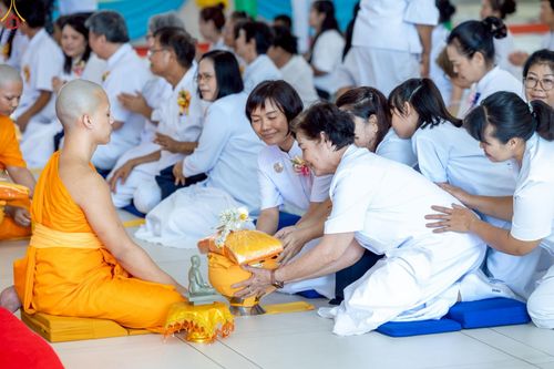 ภาพ No.227746:วันเสาร์ที่ 31 พฤษภาคม พ.ศ.2568 พิธีถวายผ้าไตรแด่สามเณรผู้เข้ารับการอุปสมบท , พิธีอุปสมบทสามเณรเตรียม DCI วัดพระธรรมกาย จ.ปทุมธานี