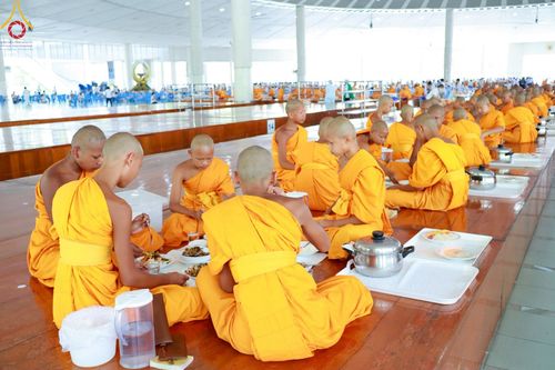 ภาพ No.213316:วันศุกร์ที่ 28 มีนาคม พ.ศ. 2568 (วันพระ แรม 15 ค่ำ เดือน 4) พิธีบุพเปตพลี ครั้งที่ 161 ร่วมอุทิศบุญแด่หมู่ญาติที่ล่วงลับไปแล้ว และสืบทอดอายุพระพุทธศาสนา ณ หอฉันคุณยายอาจารย์ฯ วัดพระธรรมกาย