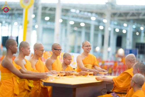 ภาพ No.237486:วันอาทิตย์ที่ 10 สิงหาคม พ.ศ.2568 พิธีมอบใบประกาศเกียรติคุณ โครงการสอบบาลี "ฉลองแชมป์" บูชาธรรม 80 ปี หลวงพ่อธัมมชโย ประจำปี 2568 และ พิธีมอบดวงแก้วสามเณรทรงบาลีไวยากรณ์ ณ สภาธรรมกายสากล วัดพระธรรมกาย ปทุมธานี