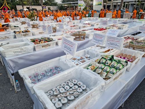 ภาพ No.106734:พิธีถวายภัตตาหารเป็นสังฆทาน แด่คณะพระธรรมยาตราฯ ในโครงการธรรมยาตรากตัญญูบูชา มหาปูชนียาจารย์ พระมงคลเทพมุนี(สด จนฺทสโร) พระผู้ปราบมาร อนุสรณ์สถาน 7 แห่ง ปีที่ 12 วันที่ 6 มกราคม พ.ศ. 2567 ณ อนุสรณ์สถานโลตัสแลนด์ จ.สุพรรณบุรี