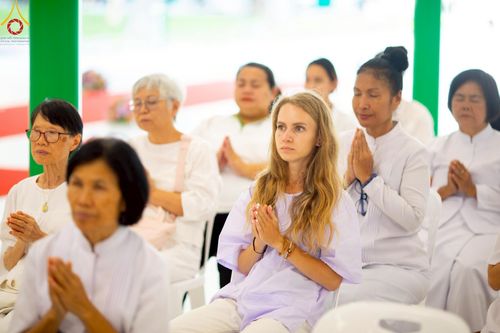 ภาพ No.214817:พิธีต้อนรับสัญญาบัตร พัดยศ พระราชวิเทศวชิรเวที (บัณฑิต วรปญฺโญ) เจ้าอาวาสวัดพระธรรมกายสกอตแลนด์ สหราชอาณาจักร ผู้ช่วยเจ้าอาวาสวัดพระธรรมกาย ณ อุโบสถพระไตรปิฏก วัดพระธรรมกาย