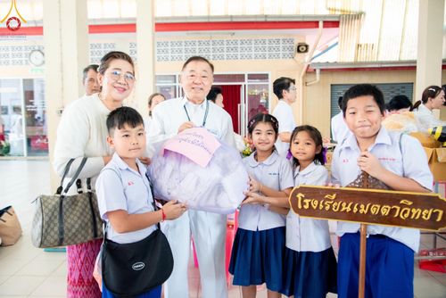 ภาพ No.192321:พิธีทอดผ้าป่าทำนุบำรุงศาสนสถาน ณ วัดเทพพล แขวงบางพรม เขตตลิ่งชัน กรุงเทพมหานคร ในโครงการธรรมยาตรา กตัญญูบูชา มหาปูชนียาจารย์ พระมงคลเทพมุนี(สด จนฺทสโร) พระผู้ปราบมาร อนุสรณ์สถาน 7 แห่ง ปีที่ 13 วันที่ 9 มกราคม พ.ศ. 2568