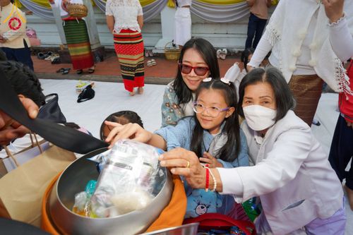 ภาพ No.208699:ตักบาตรพระ 1,743 รูป ครบรอบ 743 ปี นครน่าน ถวายเป็นพุทธบูชา น้อมบุญกุศลอุทิศให้บรรพบุรุษ วันอาทิตย์ ที่ 16 กุมภาพันธ์ พ.ศ. 2568 ณ ถนนคนเดินข่วงเมืองน่าน ต.ในเวียง อ.เมือง จ.น่าน