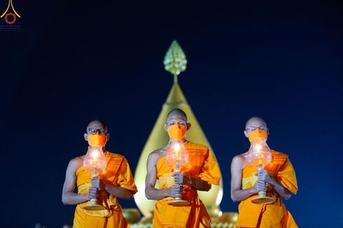 ภาพ No.129651:พิธีจุดประทีป 10,000 ดวง น้อมถวายเป็นพุทธบูชา ณ มหารัตนเจดีย์สิริปทุมสวรรค์ (เจดีย์อริยพุทธะ 5 พระองค์) ศูนย์ปฏิบัติธรรมภาคใต้ อ.บางกล่ำ จ.สงขลา  วันที่ 10 มีนาคม พ.ศ. 2567