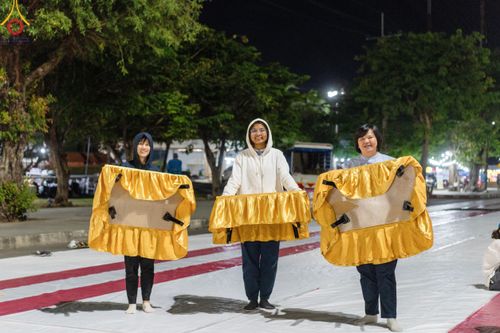 ภาพ No.185620:V.47 เบื้องหลังของเบื้องหน้า งานตักบาตรพระ 10,000 รูป ณ จ.กาญจนบุรี วันที่ 20-21 ธันวาคม พ.ศ. 2567