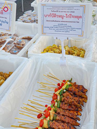 ภาพ No.194416:พิธีถวายภัตตาหารเป็นสังฆทาน แด่พระธรรมยาตรา ณ อนุสรณ์สถานมหาวิหารพระมงคลเทพมุนี (โลตัสแลนด์) อ.สองพี่น้อง จ.สุพรรณบุรี ในโครงการธรรมยาตรา กตัญญูบูชา มหาปูชนียาจารย์ พระมงคลเทพมุนี(สด จนฺทสโร) พระผู้ปราบมาร ปีที่ 13 วันที่ 13 มกราคม พ.ศ.2568