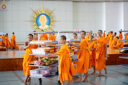 ภาพ No.182386:พิธีถวายภัตตาหารเมนูสวรรค์ "เพื่อการบรรลุธรรม" วันเสาร์ที่ 14 ธันวาคม พ.ศ. 2567 ณ หอฉันคุณยายอาจารย์ฯ วัดพระธรรมกาย