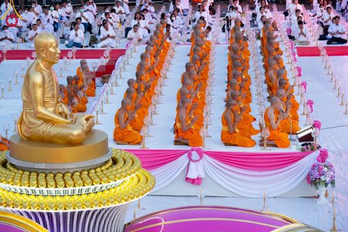 ภาพ No.109620:พิธีจุดประทีปถวายเป็นพุทธบูชา และบูชาธรรมมหาปูชนียาจารย์ วันที่ 10 มกราคม พ.ศ. 2567 ณ อนุสรณ์สถานคลองบางนางแท่น อ.สามพราน จ.นครปฐม