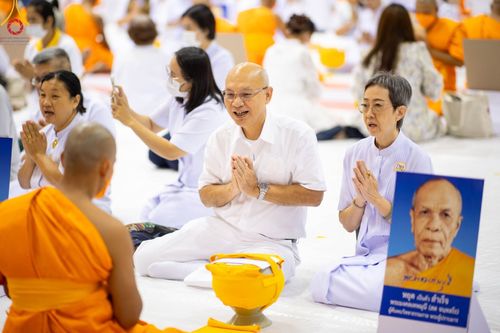 ภาพ No.101708:พิธีขอบรรพชา, พิธีขอสรณคมน์และศีล, พิธีถวายบาตร ในโครงการอุปสมบทหมู่ รุ่นบูชาธรรมมหาปูชนียาจารย์ ณ วัดพระธรรมกาย วันที่ 9 ธันวาคม พ.ศ. 2566