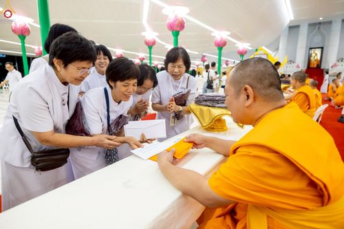 ภาพ No.230983:วันอังคารที่ 1 กรกฎาคม พ.ศ. 2568 ผู้ว่าราชการจังหวัดปทุมธานี เป็นประธานพิธีต้อนรับ สัญญาบัตร พัดยศ พระครูสัญญาบัตรสายต่างประเทศ วัดพระธรรมกาย ประจำปี พ.ศ. 2568 จำนวน 19 รูป