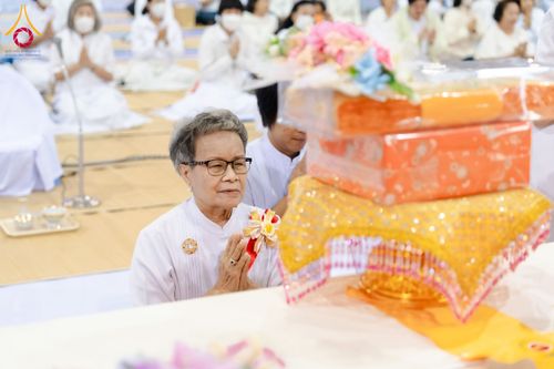 ภาพ No.203719:พิธีถวายภัตตาหารเป็นสังฆทาน แด่พระธรรมยาตรา ณ วัดพระธรรมกาย ตำบลคลองสาม อำเภอคลองหลวง จังหวัดปทุมธานี ในโครงการธรรมยาตรา กตัญญูบูชา มหาปูชนียาจารย์ พระมงคลเทพมุนี(สด จนฺทสโร) พระผู้ปราบมาร อนุสรณ์สถาน 7 แห่ง ปีที่ 13 วันที่ 30 มกราคม พ.ศ. 2568