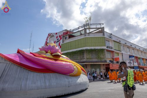 ภาพ No.211410:วันอาทิตย์ที่ 16 มีนาคม พ.ศ. 2568 ธรรมยาตราอัญเชิญพระบรมสารีริกธาตุ รอบเมืองปัตตานี ประดิษฐาน ณ ปทุมเจดีย์ เจดีย์พระพุทธเจ้า 5 พระองค์  ศูนย์อบรมเยาวชนปัตตานี