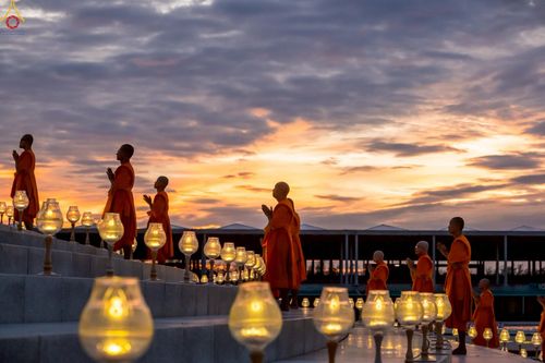 ภาพ No.241024:วันพุธที่ 27 สิงหาคม พ.ศ. 2568 พิธีจุดประทีป ในวันธรรมชัย ณ วัดพระธรรมกาย