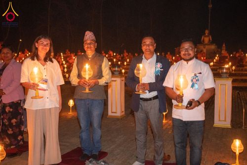 ภาพ No.130667:พิธีจุดโคมประทีปถวายเป็นพุทธบูชา ในโครงการบรรพชา 1,250 รูป ณ มหาวิหารมายาเทวี แดนประสูติ สวนลุมพินี ประเทศเนปาล วันที่ 9 มีนาคม พ.ศ. 2567
