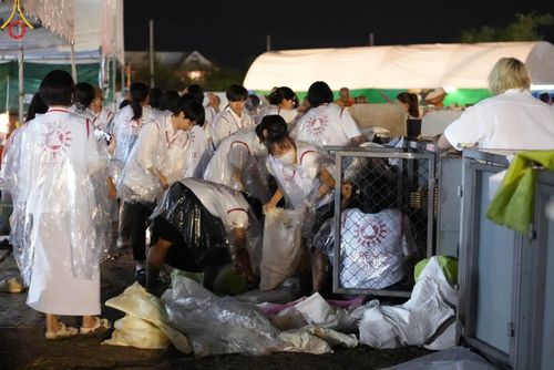 ภาพ No.119433:V.18 ทันทีม การเตรียมงาน เก็บงาน การรับบุญของเจ้าหน้าที่หน่วยงานต่างๆ เพื่อโครงการธรรมยาตรา กตัญญูบูชามหาปูชนียาจารย์ พระมงคลเทพมุนี (สด จนฺทสโร) พระผู้ปราบมาร อนุสรณ์สถาน 7 แห่ง ปีที่ 12 ระหว่างวันที่ 2 - 31 มกราคม พ.ศ.2567