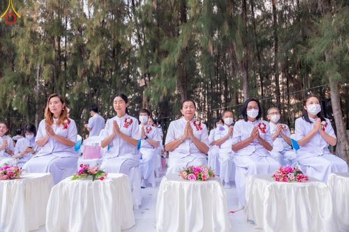 ภาพ No.107422:พิธีตักบาตรพระธรรมยาตราฯ ในโครงการธรรมยาตรากตัญญูบูชา มหาปูชนียาจารย์ พระมงคลเทพมุนี(สด จนฺทสโร) พระผู้ปราบมาร ปีที่ 12 ณ อนุสรณ์สถานมหาวิหารพระมงคลเทพมุนี อ.สองพี่น้อง จ.สุพรรณบุรี วันที่ 7 มกราคม พ.ศ. 2567