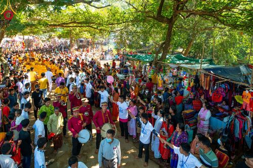 ภาพ No.98654:พิธีทอดกฐินสมทบวัดกัลยาณมิตรต่างประเทศ ณ วัดราชบัณนะวิหาร เมืองรังกามาติ ประเทศบังกลาเทศ วันศุกร์ที่ 24 พฤศจิกายน พ.ศ. 2566