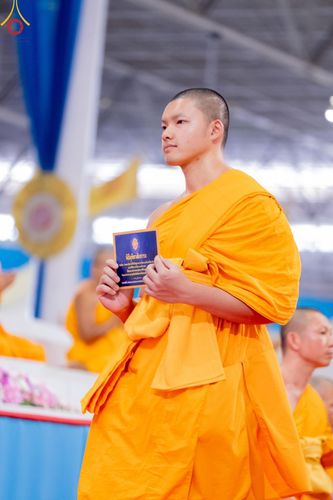 ภาพ No.153242:พิธีมุทิตาสักการะ พระภิกษุ-สามเณร ผู้สอบไล่ได้เปรียญธรรม ประโยค 1-2 ถึงประโยค ป.ธ.9 และบาลีศึกษา ประโยค1-2 ถึง บ.ศ.9 , พิธีมอบดวงแก้วสามเณรผู้ทรงบาลีไวยากรณ์ วัดพระธรรมกาย และ ศูนย์ส่งเสริมศีลธรรมในประเทศและต่างประเทศ วันอาทิตย์ที่ 8 กันยายน พ.ศ.2567