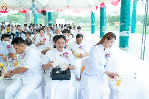 ภาพ No.146608:พิธีทอดผ้าป่าสร้างหลังคาอาคาร 80 ปี หลวงพ่อธัมมชโย ณ ศูนย์ปฎิบัติธรรมวิหารแดง จังหวัดสระบุรี วันอาทิตย์ที่ 28 กรกฎาคม พ.ศ. 2567