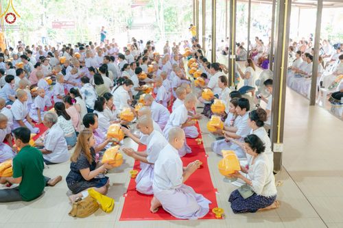 ภาพ No.135096: พิธีบรรพชาสามเณร  พิธีตักบาตรฉลองสามเณรใหม่ วันที่ 1 เมษายน พ.ศ.2567 ในโครงการบรรพชาสามเณรฟื้นฟูพระพุทธศาสนาทั่วไทย ณ ศูนย์ปฏิบัติธรรมแก้วเมืองเลย