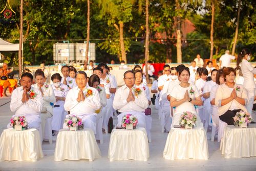 ภาพ No.193003:พิธีตักบาตรพระธรรมยาตรา ณ อนุสรณ์สถานคลองบางนางแท่น อ.สามพราน จ.นครปฐม ในโครงการธรรมยาตรา กตัญญูบูชา มหาปูชนียาจารย์ พระมงคลเทพมุนี(สด จนฺทสโร) พระผู้ปราบมาร อนุสรณ์สถาน 7 แห่ง ปีที่ 13 วันที่ 11 มกราคม พ.ศ.2568
