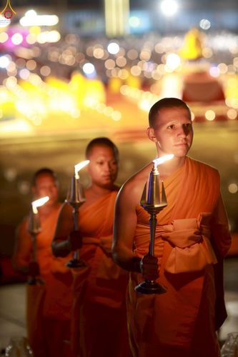 ภาพ No.253680:วันที่ 10 ตุลาคม พ.ศ. 2568 พิธีจุดประทีปบูชาพระผู้ปราบมาร, พิธีจุดประทีปบนพระมหาธรรมกายเจดีย์  20,000 ดวง เนื่องในวันคล้ายวันเกิดครบรอบ 141 ปี พระมงคลเทพมุนี (สด จนฺทสโร)