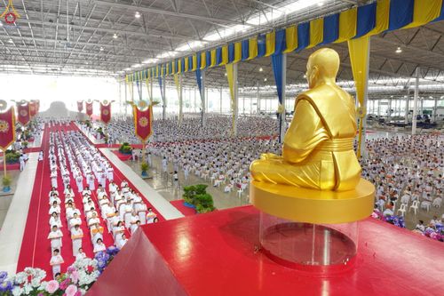 ภาพ No.251604:วันที่ 10 ตุลาคม พ.ศ. 2568 พิธีทอดผ้าป่าสมทบกฐินวัดพระธรรมกาย และสมทบกฐิน 30,000 กว่าวัดทั่วประเทศ ครั้งที่ 3 ณ สภาธรรมกายสากล วัดพระธรรมกาย