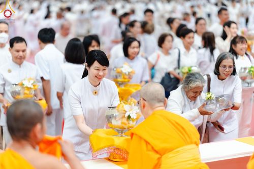 ภาพ No.206937:พิธีถวายโคมมาฆประทีป น้อมถวายเป็นพุทธบูชา แด่คณะพระภิกษุ สามเณร วัดพระธรรมกาย วันอาทิตย์ที่ 9 กุมภาพันธ์ พ.ศ. 2568 ณ ห้องแก้วสารพัดนึก 2 สภาธรรมกายสากล วัดพระธรรมกาย จังหวัดปทุมธานี