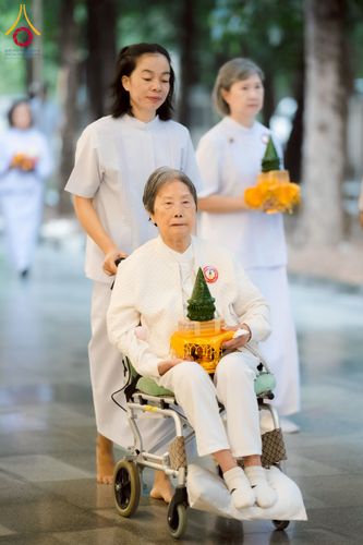 ภาพ No.244581:วันเสาร์ที่ 6 กันยายน พ.ศ. 2568 พิธีเวียนประทักษิณ และวันทาสีมาของนาคธรรมทายาท โครงการอุปสมบทหมู่บูชาธรรมครบรอบ 108 ปี วันครูผู้ค้นพบวิชชาธรรมกาย ณ โบสถ์พระไตรปิฎก วัดพระธรรมกาย