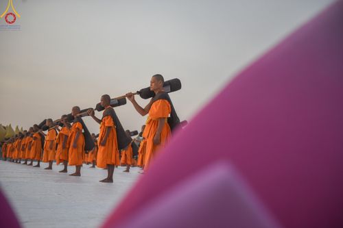 ภาพ No.198652:พระธรรมยาตราปฏิบัติธรรม และถ่ายภาพหมู่ประวัติศาสตร์ ณ อนุสรณ์สถานบางปลา วัดบางปลา อำเภอบางเลน จังหวัดนครปฐม ในโครงการธรรมยาตรา กตัญญูบูชา มหาปูชนียาจารย์ พระมงคลเทพมุนี(สด จนฺทสโร) พระผู้ปราบมาร อนุสรณ์สถาน 7 แห่ง ปีที่ 13 วันที่ 20 มกราคม พ.ศ. 2568