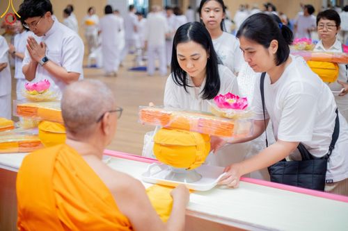 ภาพ No.212766:วันอาทิตย์ที่ 23 มีนาคม พ.ศ. 2568 พิธีร่วมบุญโครงการบรรพชาสามเณร 5,000 รูป ณ ห้องแก้วสารพัดนึก 2 วัดพระธรรมกาย