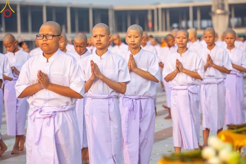 ภาพ No.133764:พิธีเวียนประทักษิณและพิธีวันทาเจดีย์ โครงการบรรพชาสามเณร ฟื้นฟูพระพุทธศาสนาทั่วไทย ณ วัดพระธรรมกาย วันเสาร์ที่ 6 เมษายน พ.ศ. 2567