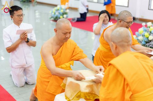 ภาพ No.276734:วันเสาร์ที่ 6 ธันวาคม พ.ศ. 2568 พิธีมุทิตาสักการะ เนื่องในโอกาสที่พระเดชพระคุณพระพรหมดิลก เจ้าอาวาสวัดสามพระยา วรวิหาร เมตตาเป็นประธานในพิธีตั้งฐานานุกรมใน พระราชวิเทศวชิรเวที (บัณฑิต วรปญฺโญ) ผู้ช่วยเจ้าอาวาสวัดพระธรรมกาย (ไวโรจน์ วิโรจโน) ผู้ช่วยเจ้าอา