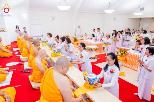 ภาพ No.175058:พิธีทอดกฐิน วัดพระธรรมกายซิลิคอนวัลเลย์ มลรัฐแคลิฟอร์เนีย ประเทศสหรัฐอเมริกา บูชาธรรม 80 ปี หลวงพ่อธัมมชโย โดยคณะศิษยานุศิษย์วัดพระธรรมกาย วันที่ 27 ตุลาคม พ.ศ. 2567