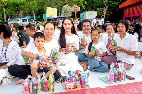 ภาพ No.235198:วันอาทิตย์ที่ 27 กรกฎาคม พ.ศ. 2568 พิธีตักบาตรพระ1,000 รูป ทำบุญเมืองพัทลุง ประธานสงฆ์ พระปริยัติวชิโรดม  เจ้าคณะจังหวัดพัทลุง ประธานฆราวาส นายรัฐศาสตร์ ชิดชู  ผู้ว่าราชการจังหวัดพัทลุง