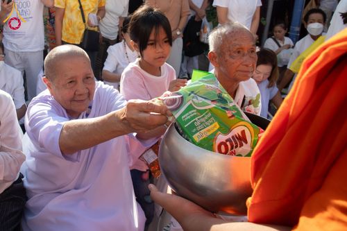 ภาพ No.147912:มหาสังฆทานครั้งยิ่งใหญ่ ตักบาตรพระ 10,000 รูป คณะสงฆ์ 4 ประเทศ 14 จังหวัดภาคใต้ วันอาทิตย์ที่ 11 สิงหาคม พ.ศ. 2567 ณ นิพัทธ์อุทิศ 3 ใจกลางนครหาดใหญ่ จ.สงขลา