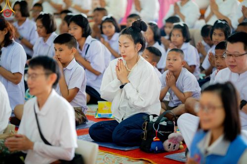 ภาพ No.192177:พิธีทอดผ้าป่าทำนุบำรุงศาสนสถาน ณ วัดนราภิรมย์ ตำบลนราภิรมย์ อำเภอบางเลน จังหวัดนครปฐม ในโครงการธรรมยาตรา กตัญญูบูชา มหาปูชนียาจารย์ พระมงคลเทพมุนี(สด จนฺทสโร) พระผู้ปราบมาร อนุสรณ์สถาน 7 แห่ง ปีที่ 13 วันที่ 9 มกราคม พ.ศ. 2568