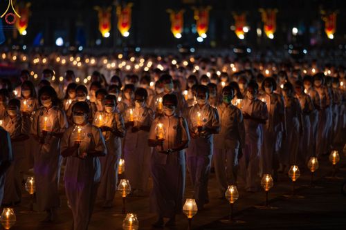 ภาพ No.77240:พิธีจุดมาฆประทีป ในวันมาฆบูชา อาทิตย์ต้นเดือนที่ 6 มีนาคม พ.ศ. 2566 ณ วัดพระธรรมกาย อ.คลองหลวง จ.ปทุมธานี