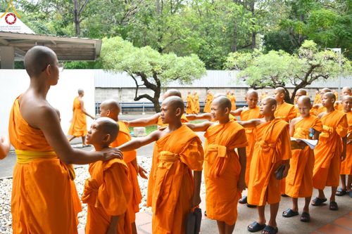 ภาพ No.169813:พิธีถวายภัตตาหารเมนูสวรรค์ "เพื่อการบรรลุธรรม" เนื่องในวันลอยกระทง (ขึ้น 15 ค่ำ เดือน 12) วันศุกร์ที่ 15 พฤศจิกายน พ.ศ. 2567 ณ หอฉันคุณยายอาจารย์ฯ วัดพระธรรมกาย