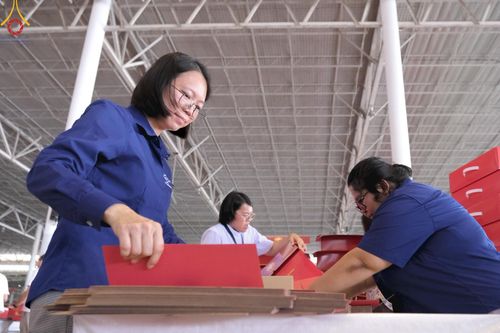 ภาพ No.210920:วันที่ 15 มีนาคม พ.ศ. 2568  บุญบรรจุกล่องไทยธรรม เพื่อถวายแด่พระสังฆาธิการ 40,000 กว่าวัดทั่วไทย ในวันคุ้มครองโลก 22 เมษายน พ.ศ. 2568