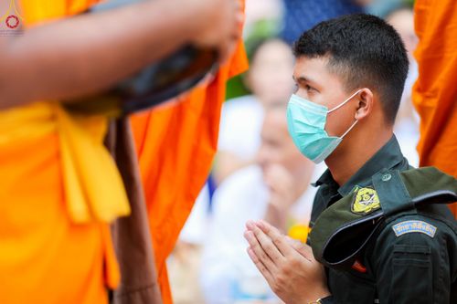 ภาพ No.85944:ตักบาตรพระนานาชาติ 10,000 รูป ใจกลางนครหาดใหญ่ จ.สงขลา วันอาทิตย์ที่ 20 สิงหาคม พ.ศ. 2566